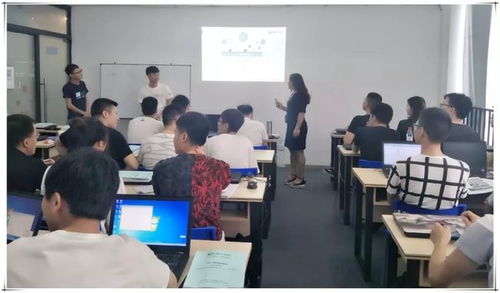 蝸牛學院重慶校區第十一期班正式開課，迎來計算機系統服務新伙伴